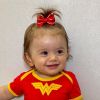 Filha de Thaeme Mariôto, Liz, de 11 meses, encanta os seguidores da mãe com seus lookinhos