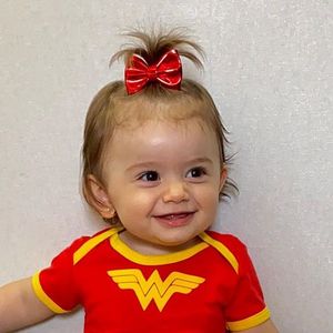 Filha de Thaeme Mariôto, Liz, de 11 meses, encanta os seguidores da mãe com seus lookinhos