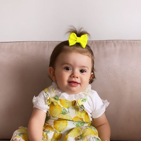 Filha de Thaeme Mariôto, Liz deu susto na mãe ao sofrer sua primeira queda