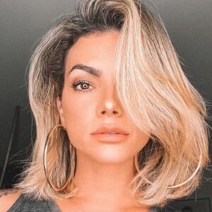 Kelly Key adota novo visual e exibe cabelo mais curto