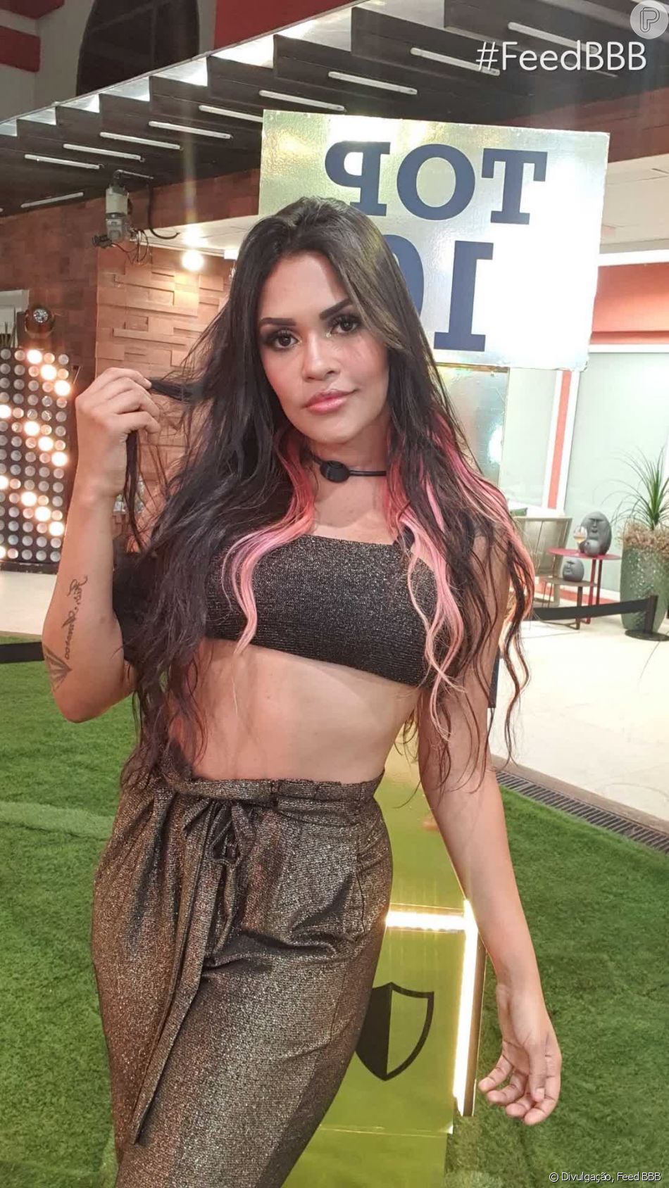 Flay, do 'Big Brother Brasil 20', não esconde que ama looks com brilho