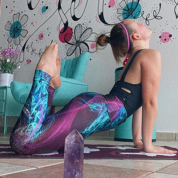 Larissa Manoela comemora volta ao ioga: 'Estou muito feliz de poder manter esse hábito que eu queria ter a tanto tempo'