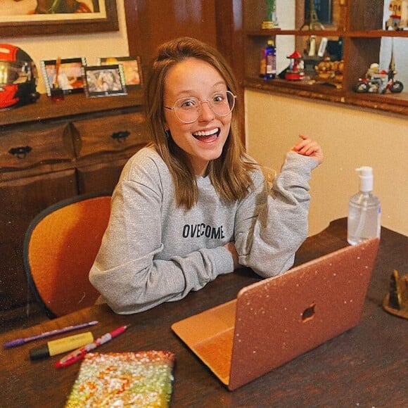 Larissa Manoela está fazendo aulas de inglês durante o período de isolamento