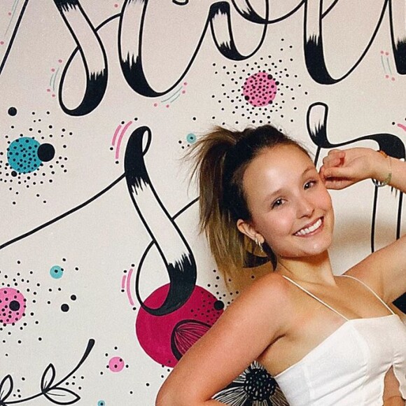 Larissa Manoela fez autodrenagem durante a quarentena