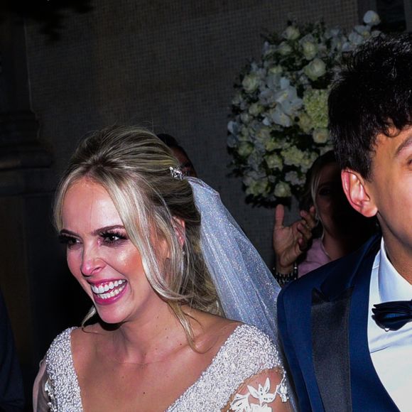 Tata Estaniecki e Júlio Cocielo anunciaram o nascimento de Beatriz, primeira filha do casal, neste sábado, 18 de abril de 2020