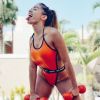 Bronze de Anitta chamou atenção em look moda praia