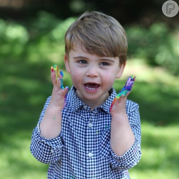 Filho mais novo de Kate Middleton e William, Louis foi comparado aos irmãos na web