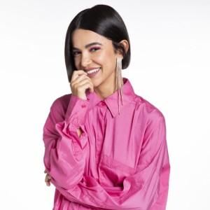 Manu Gavassi explica por que não dançou para Dua Lipa: 'Eu fiquei com vergonha de levantar para dançar ali na hora'