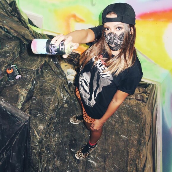 Anitta contou como está sua rotina em quarentena