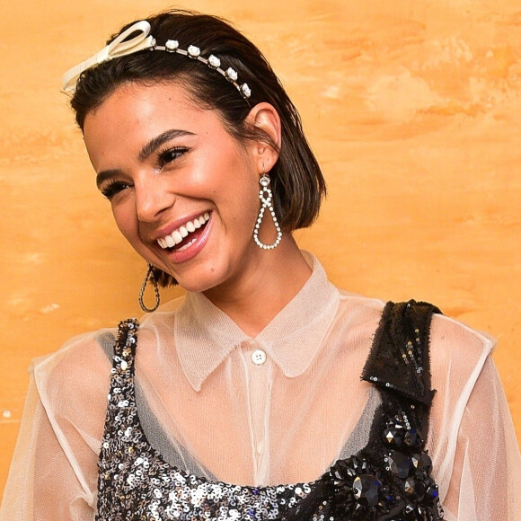 Bruna Marquezine apareceu de olhos verdes em seu Instagram Stories neste domingo, 3 de maio de 2020