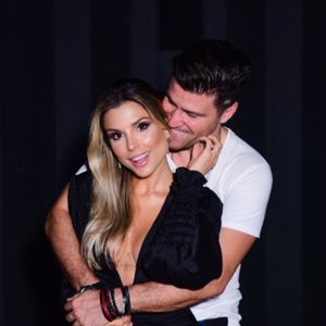 Flávia Viana, noiva de Marcelo Zangrandi, anuncia gravidez em post neste domingo, dia 10 de maio de 2020