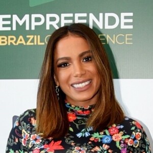 Anitta abre o jogo sobre programa em casa