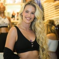 Yasmin Brunet surfa com Gabriel Medina e família e declara: 'Meu selvagemzinho'