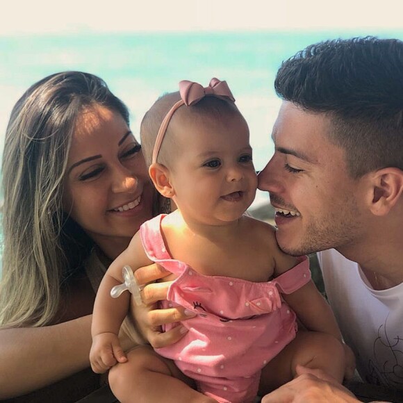 Arthur Aguiar e Mayra Cardi são pais de Sofia, de 2 anos