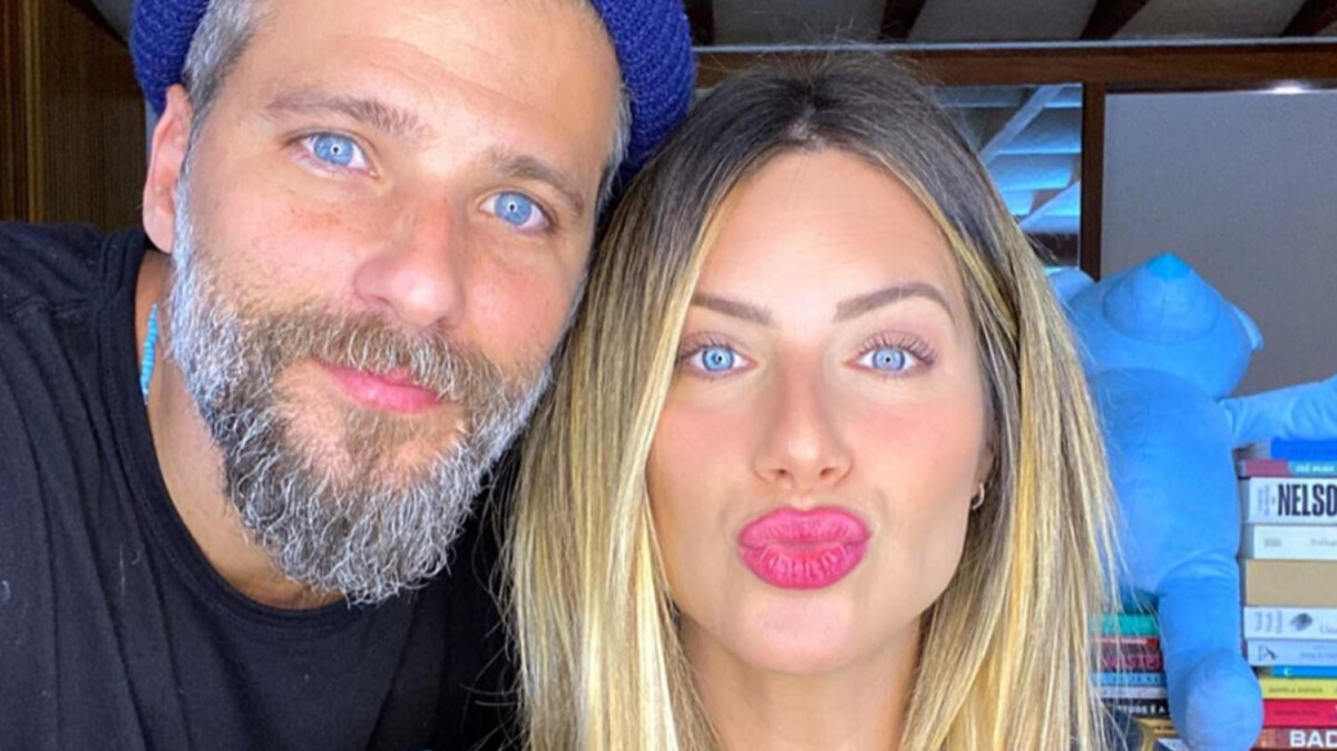 Giovanna Ewbank dá presente inusitado para Bruno Gagliasso