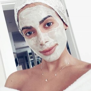 Anitta adota skin care na quarentena