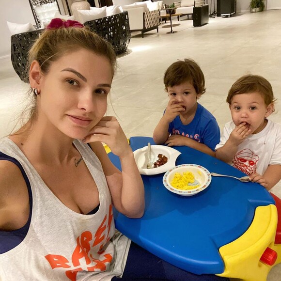 Andressa Suita indicou que a alimentação de Gabriel, seu filho mais velho, é um desafio da maternidade