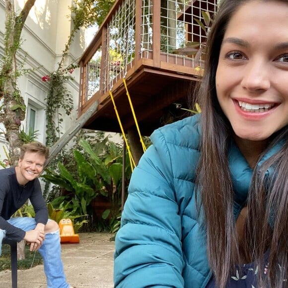 Michel Teló e Thais Fersoza combinam look de treino