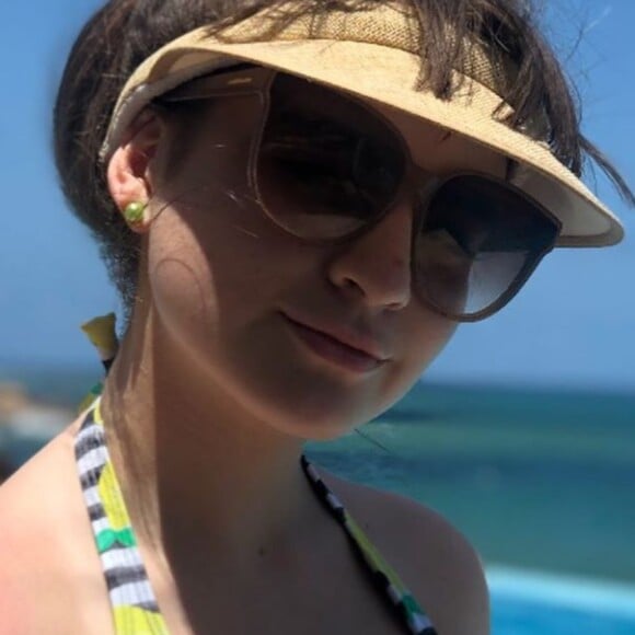 Sophia Valverde relembra foto na praia e desabafa sobre quarentena