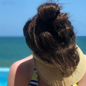 Sophia Valverde comenta sobre saudades da praia