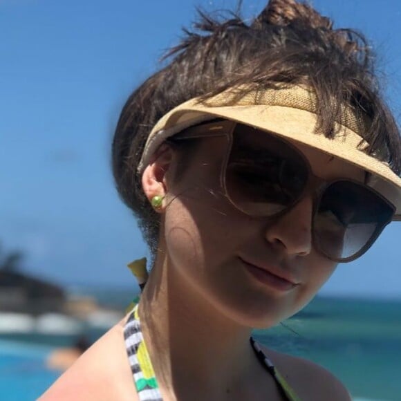 Sophia Valverde exibe foto tomando sol