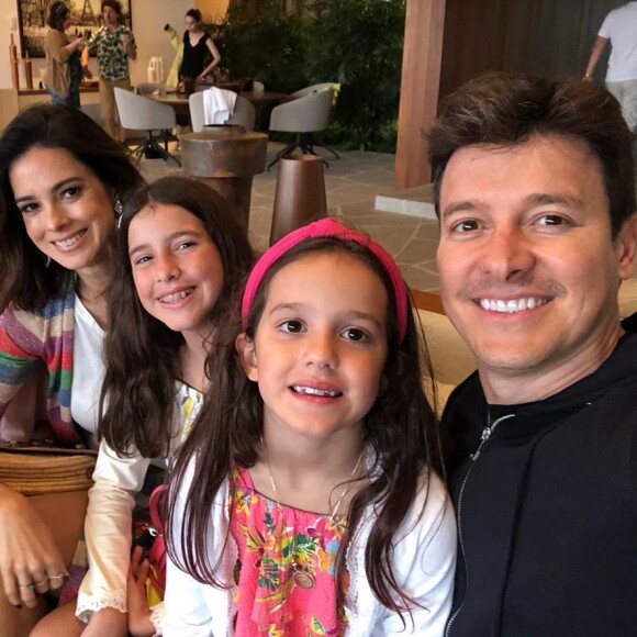 Rodrigo Faro é pai coruja de três meninas