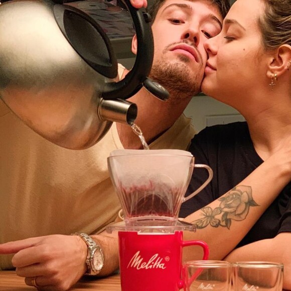 Carol Dantas ganha declaração do marido, Vinicius Martinez, em tatuagem