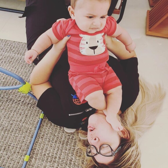 Marília Mendonça mostrando a maternidade real em seu Instagram