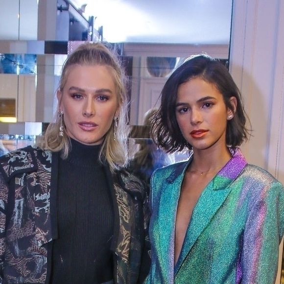 Bruna Marquezine colocou bolsa de grife em leilão beneficente