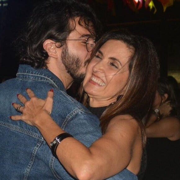 Fátima Bernardes nega desejo de casamento com Túlio Gadêlha