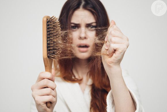 Se o seu cabelo estiver caindo muito, procure um profissional especializadop para tratar