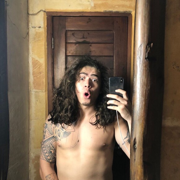 Whindersson Nunes brincou sobre sua aparência em foto com cabelo natural: 'Leãozinho'