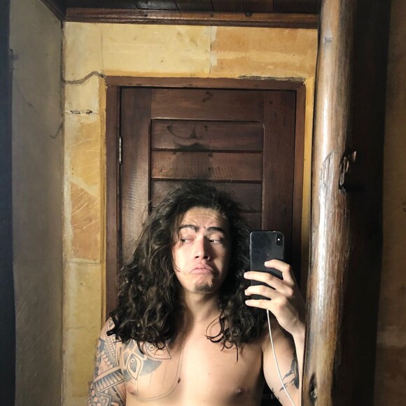 Whindersson Nunes está há 8 meses sem alisar o cabelo