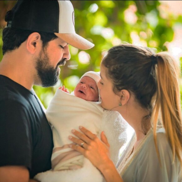 Sorocaba e a mulher, Biah Rodrigues, apostarem em look fofo para o filho, Theo