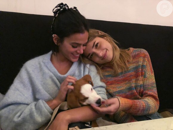 Bruna Marquezine adotou a pet Amêndoa nos Estados Unidos, quando foi visitar Sasha