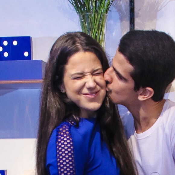 Enzo Celulari se derrete pela irmã mais nova, Sophia: 'Irmandade é parceria, tolerância, amizade e respeito. É estar sempre disposto a segurar e estender a mão. É uma conexão de almas'
