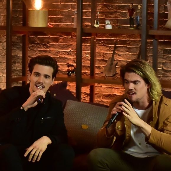 Munik Nunes prestigia live da dupla sertaneja Breno e Caio César