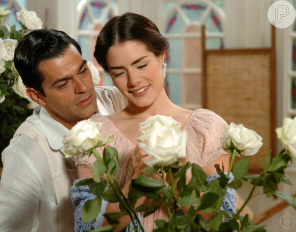 Em 'Alma Gêmea', o botânico Rafael (Eduardo Moscovis) namora com a bailarina Luana (Liliana Castro)