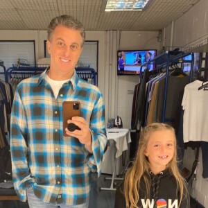 Luciano Huck reproduziu vídeo de Miley Cyrus e Cody Simpson com a filha, Eva