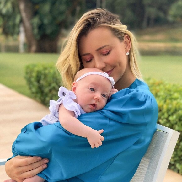 Ana Paula Siebert divide rotina maternal com os seguidores