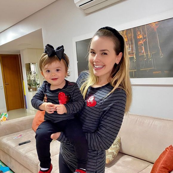 Thaeme Mariôto exibe contas no Instagram criticando a aparência de Liz, de 1 ano