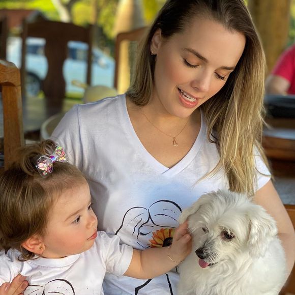 Thaeme Mariôto publica prints mostrando comentários de internautas sobre a filha