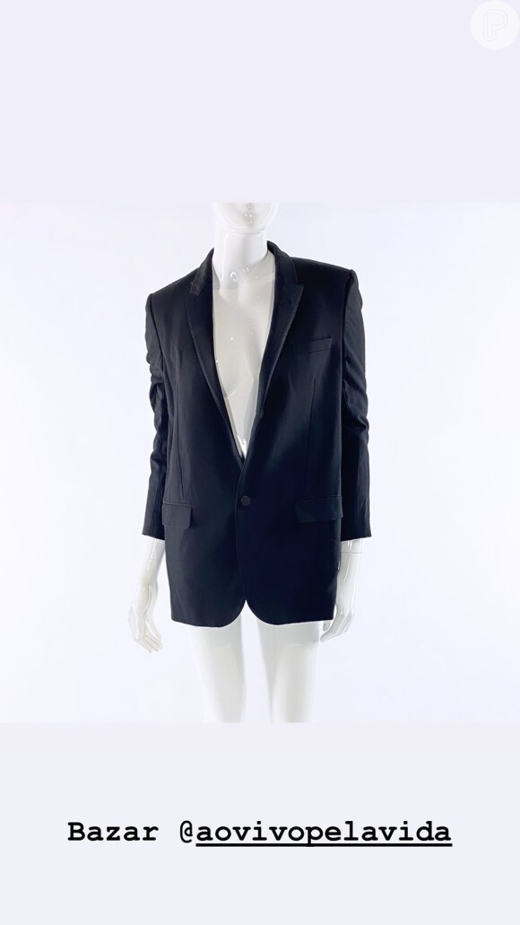 Bruna Marquezine vende blazer básico da Saint Laurent (R$ 4.650,00)