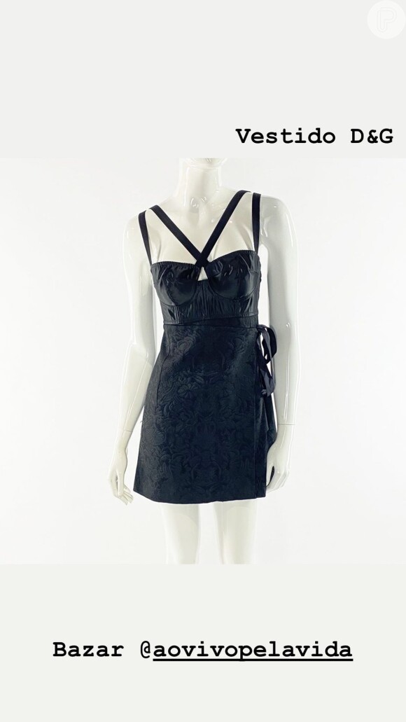 Bruna Marquezine mostra vestido tubinho preto com decote transpassado da Dolce&Gabbana (R$ 1.050,00)