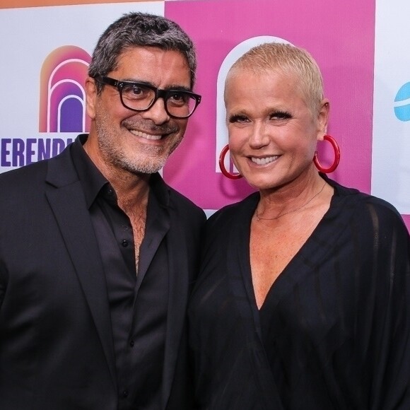 'Coloquei silicone no peito e estourou, depois encapsulou três vezes e ainda saiu do lugar. Estou rezando para ter tido que mexer pela última vez', disse Xuxa Meneghel