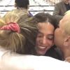 Vídeo: Bruna Marquezine ganha beijo de Xuxa e abraça Sasha Meneghel
