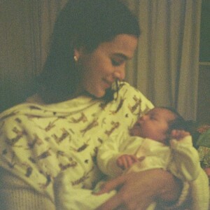 Bruna Marquezine exibe foto rara com filha de Tatá Werneck