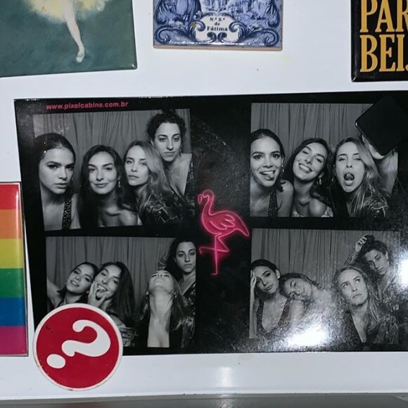 Bruna Marquezine exibe foto divertida com Fernanda Nobre e Marina Moschen