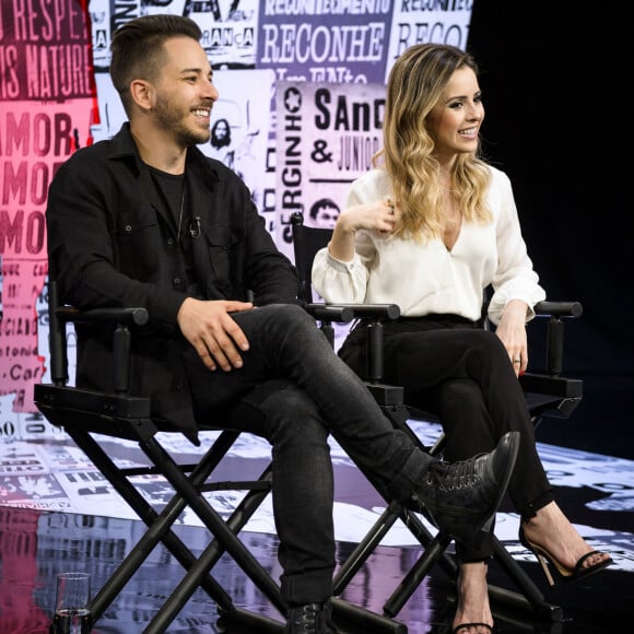 Sandy e Junior lembraram polêmicas da carreira