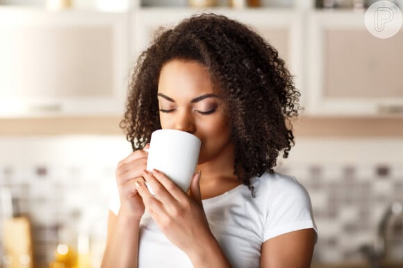 Uma xícara de chá antes de dormir pode regular o sono
